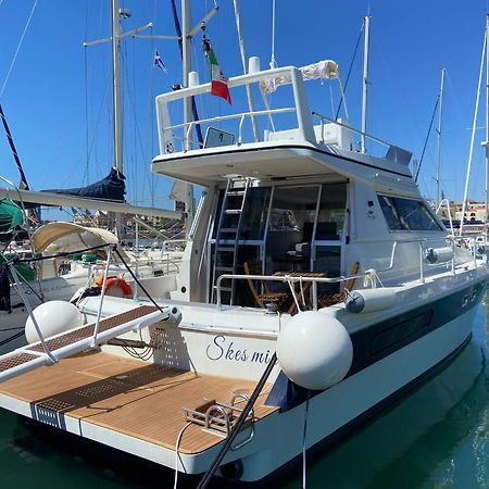 She'S Mine Yacht Hotel Catania-Fontanarossai nemzetközi repülőtér Kültér fotó