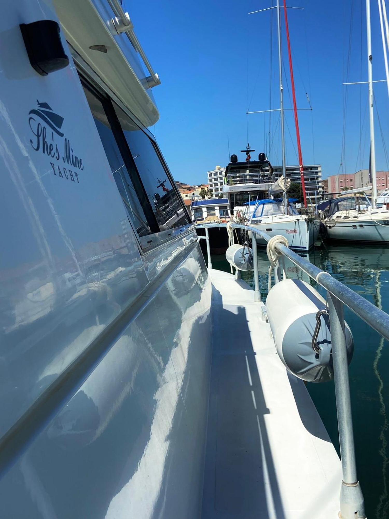 She'S Mine Yacht Hotel Catania-Fontanarossai nemzetközi repülőtér Kültér fotó